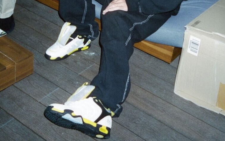 ITW CHOMP ON KICKS