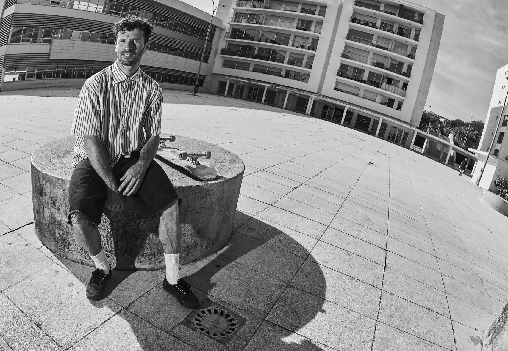 MIKA GERMOND, L’ART DE SKATER DES SPOTS ATYPIQUES ET DANGEREUX